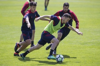 Barja, entrenando en Taxoare. (OSASUNA)