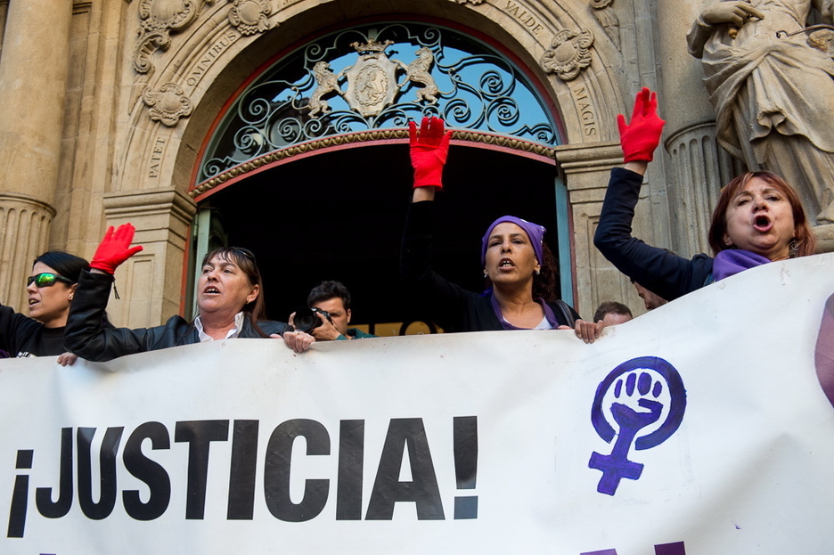 Pancarta en Iruñea. (Iñigo URIZ / FOKU)