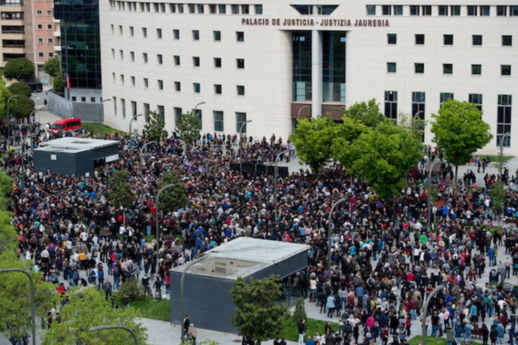 La marcha ha arrancado desde el «Palacio de la Injusticia». (Iñigo URIZ/FOKU)