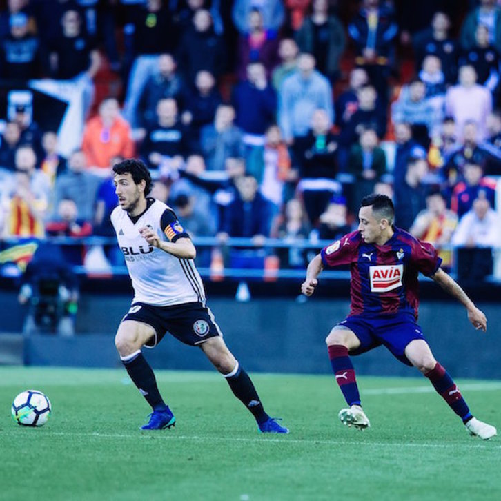 El Valencia ha tenido el dominio de la pelota, y al Eibar le ha tocado defender. (@SDEibar)