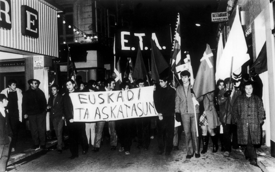 Burgosko Prozesuaren aurkako manifestazioa Baionan, 1970eko abenduaren 30ean. (Keystone Funtsa)