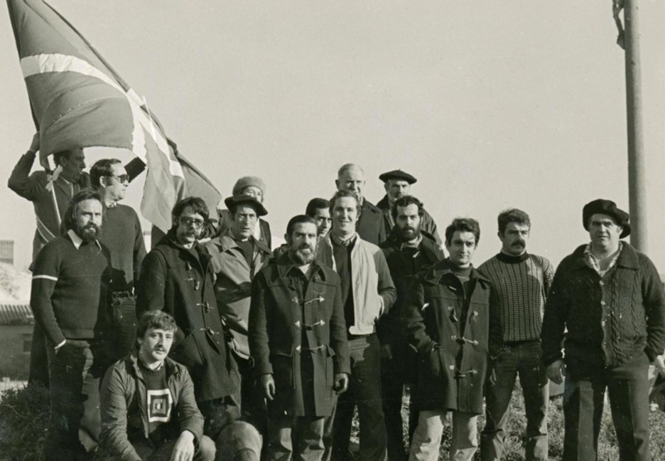 Telesforo Monzonen bisita Yeu-ko irlan ziren errefuxiatuei. Telesforo Monzonen bisita Yeu-ko irlan ziren errefuxiatuei.