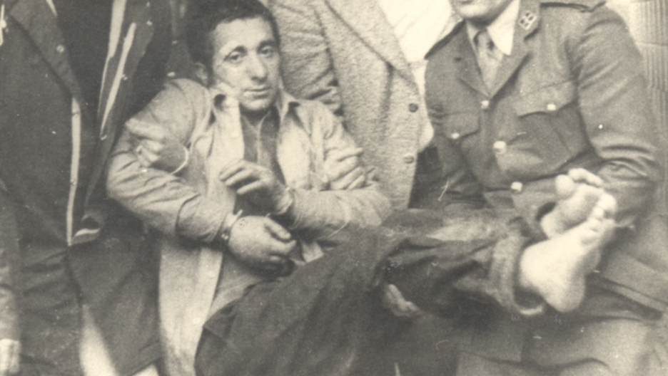 Segoviako katzelatik ihesa, 1976ko apirilean. Irudian, Carmelo Garitaonaindia atxilotua izan ondoren. (Retegui y Zubieta funtsa) Segoviako katzelatik ihesa, 1976ko apirilean. Irudian, Carmelo Garitaonaindia atxilotua izan ondoren. (Retegui y Zubieta funtsa)