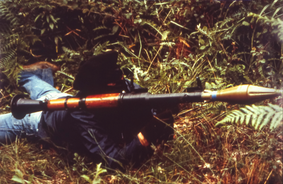 ETAren entrenamenduetako bat basoan, 90. hamarkadaren hasieran. ETAren entrenamenduetako bat basoan, 90. hamarkadaren hasieran.