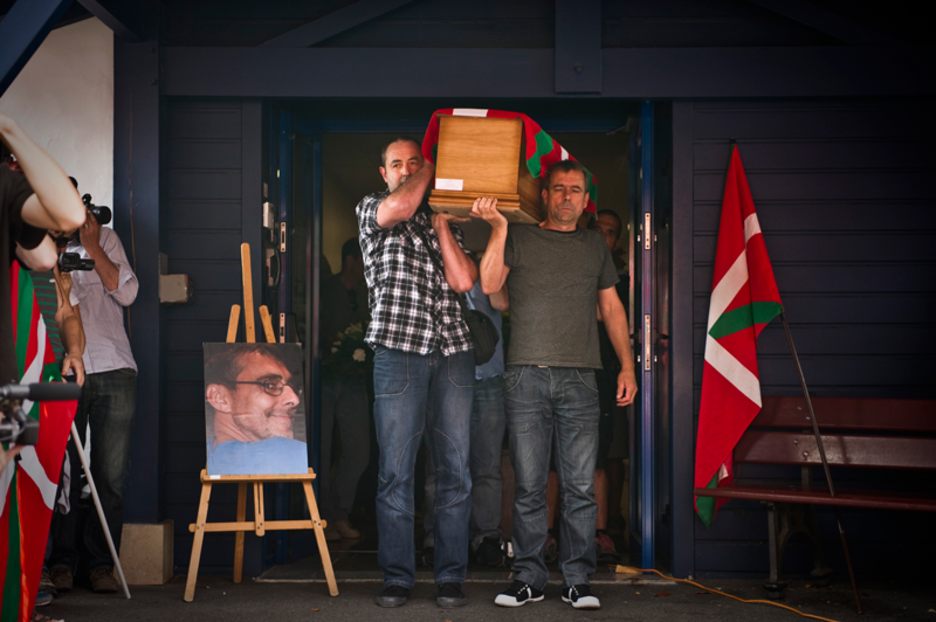 <a href=”https://goo.gl/gBn1oK”>Jon Anza</a>ren hileta 2010ean Ziburun <a href=”https://goo.gl/gBn1oK”>Jon Anza</a>ren hileta 2010ean Ziburun