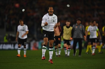 Virgil van Dijk celebra el pase del Liverpool a la final. (Paul ELLIS/AFP)