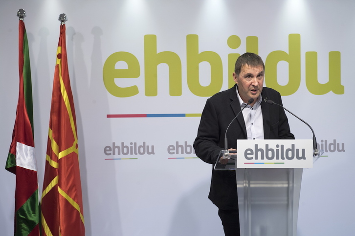 Arnaldo Otegi, en una comparecencia en la sede de EH Bildu en Donostia. (Juan Carlos RUIZ/FOKU)