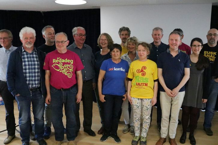 «Korrika» ezberdinetako ordezkariak gaur Kemperren. (AEK)