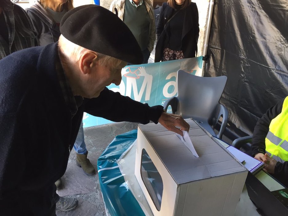 93 urterekin botoa ematen. (@Olaxar1) 93 urterekin botoa ematen. (@Olaxar1)