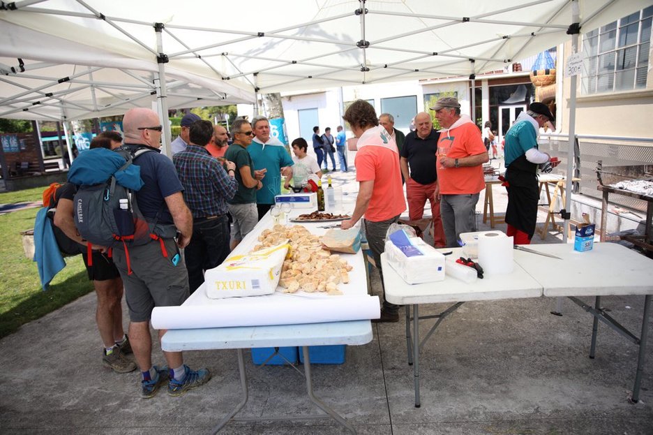 Jan-edanik ez da falta izan Lezaman. (@gaizkapenafiel) Jan-edanik ez da falta izan Lezaman. (@gaizkapenafiel)