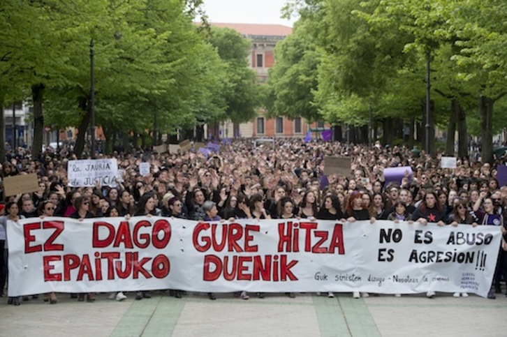 Iruñea celebró una multitudinaria manifestación para mostrar su enfado ante la sentencia de ‘La Manada’. (Iñigo URIZ/FOKU)