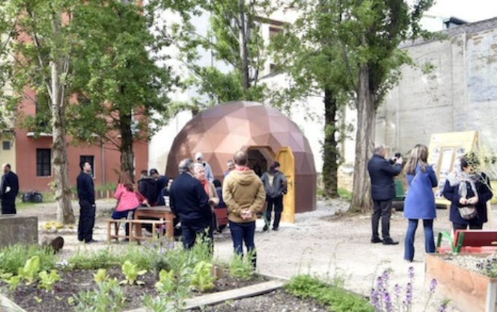 Imagen de la cúpula multiusos del huerto del Rincón de Pellerías. (AYUNTAMIENTO DE IRUÑEA)