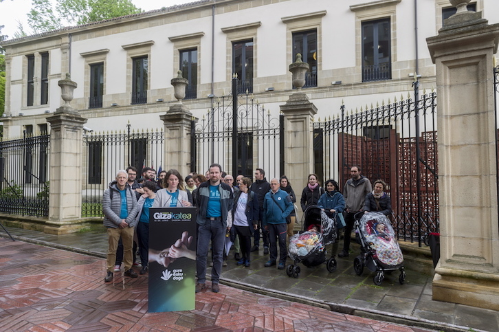 Gure Esku Dago ha comparecido ante el Parlamento de Gasteiz. (Juanan RUIZ/FOKU)