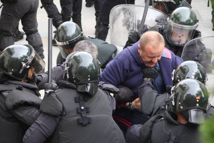 Imagen de las cargas del 1 de octubre en Catalunya. (Amnistía Internacional)
