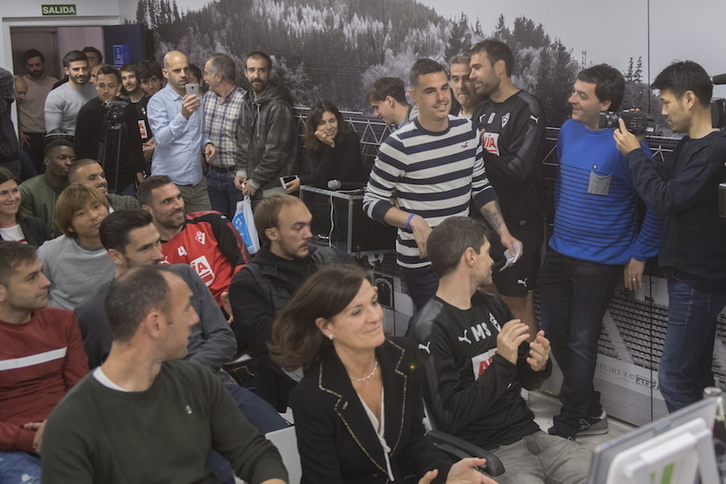 Dani García ha comparecido acompañado por directiva, cuerpo técnico y jugadores del Eibar. (Gorka RUBIO / FOKU)