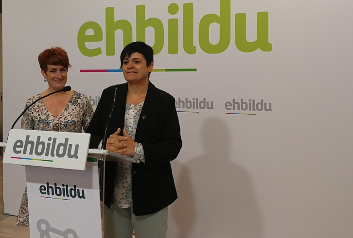 Bakartxo Ruiz y Marian Beitialarrangoitia, en una comparecencia sobre los sanfermines del 78. (@MartxeloDiaz)