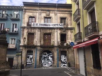 El gaztetxe Maravillas de Iruñea emplaza a Geroa Bai a retomar la vía del diálogo.