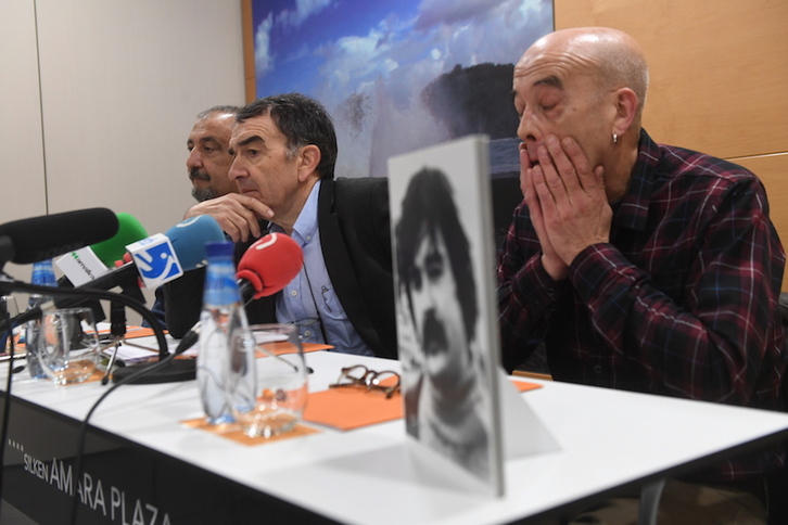 Iñaki Egaña, Iñigo Iruin y Eneko Álvarez, en la comparecencia de hoy. (Jon URBE/FOKU)