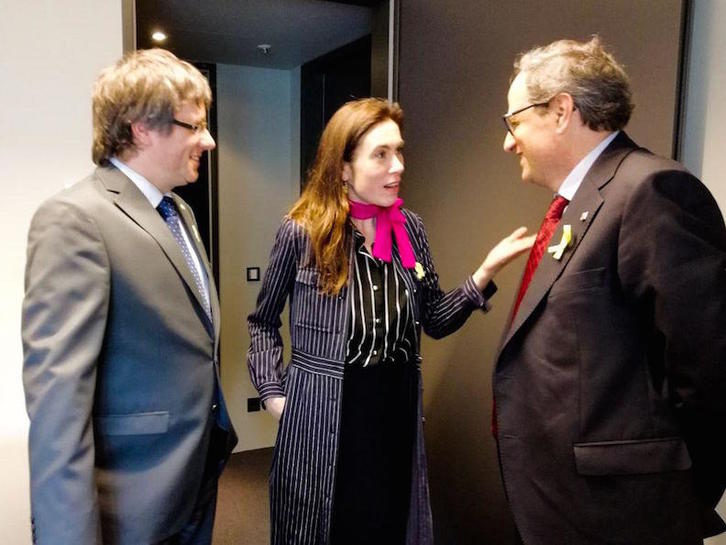 Puigdemont y Torra, junto a Txell Bonet, pareja del preso Jordi Cuixart. (@JuntsXCat)