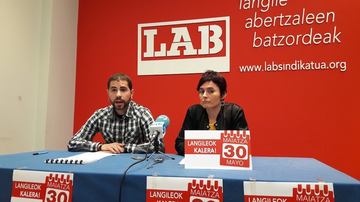 Imanol Karrera y Garbiñe Aranburu, en la comparecencia de hoy en Iruñea. (LAB)