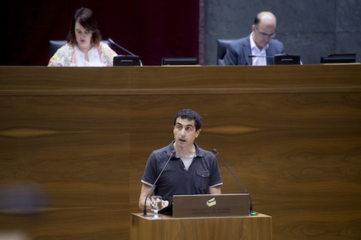 Rubén Velasco, durante una intervención en el Parlamento foral. (Iñigo URIZ/FOKU)