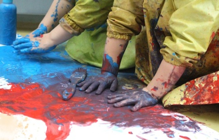 En el proyecto ‘Graffiti’ también participan niños y niñas. (AYUNTAMIENTO DE IRUÑEA)