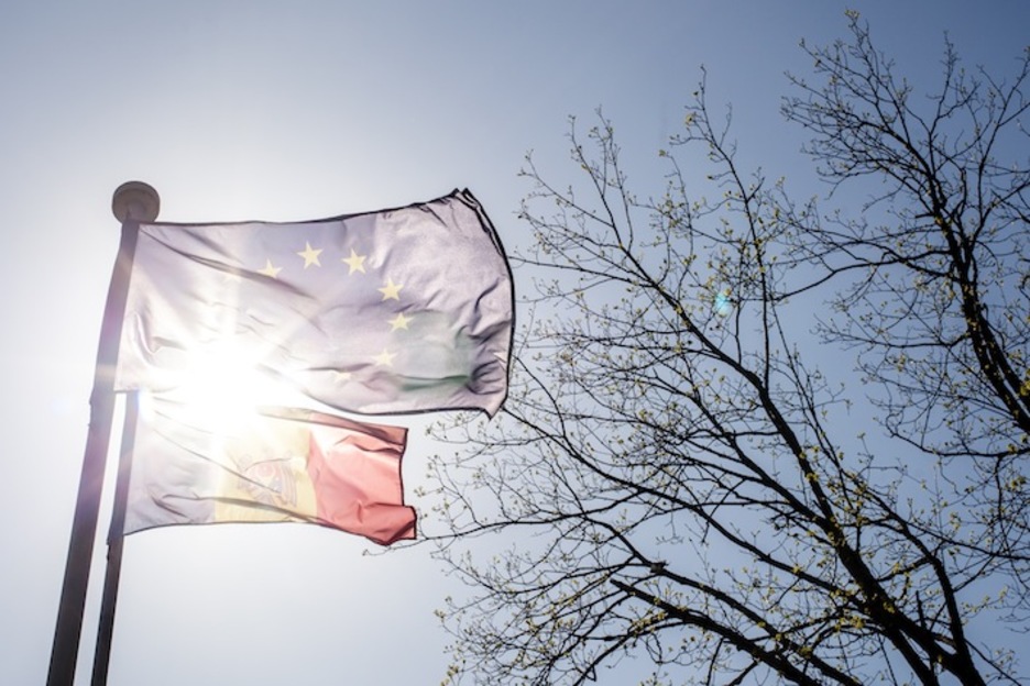 Los anuncios para obtener el visado (viza) son omnipresentes. La emigración es uno de los caminos más populares para mejorar el nivel de vida en Moldavia. (Juan TEIXEIRA)