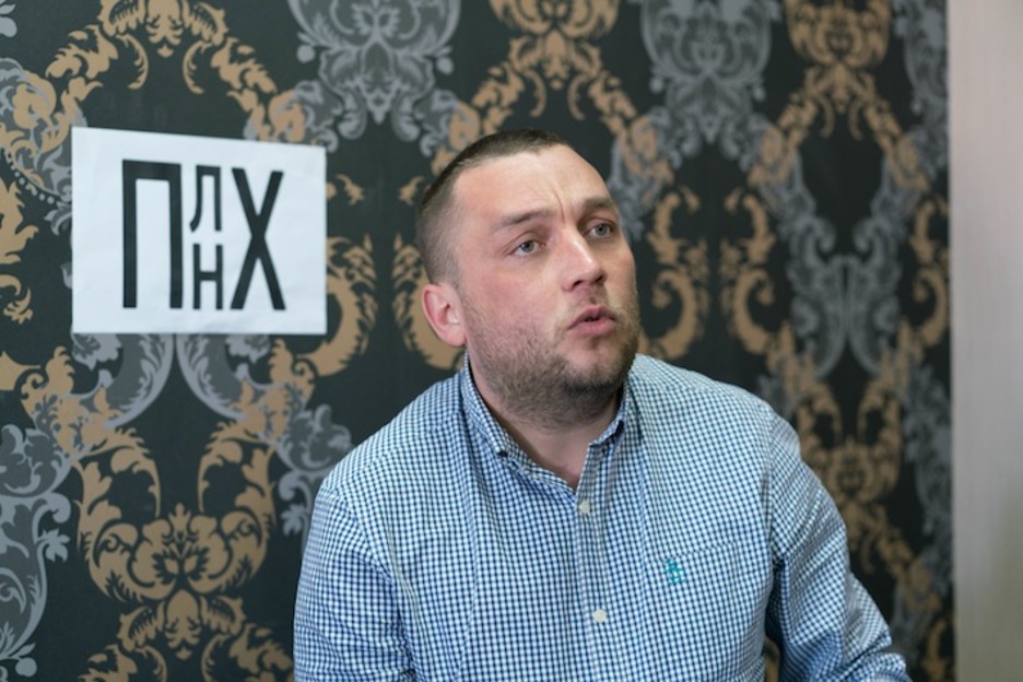 Aleksandr Roshko, activista del partido Nash Dom Moldova, uno de los partidos más críticos con el oligarca Vlad Plajotniuc. (Juan TEIXEIRA)