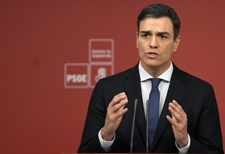 Pedro Sánchez ha comparecido en Ferraz para ofrecer detalles de la moción de censura registrada por el PSOE. (Gabriel BOUYS/AFP)