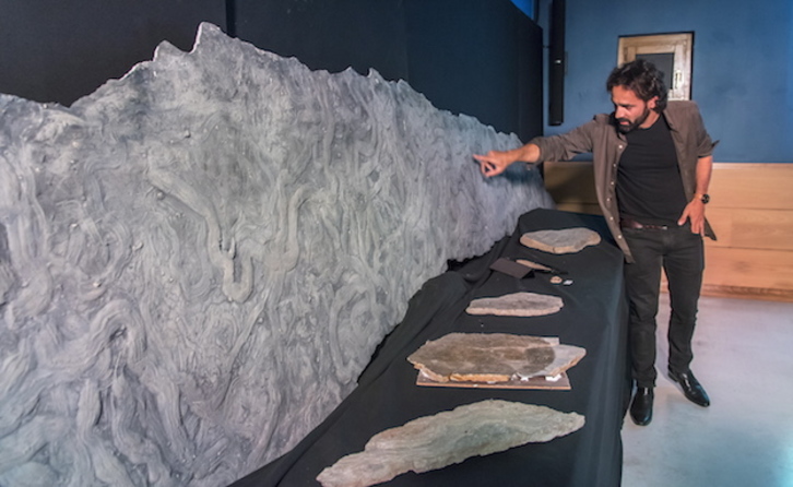 Presentación de la réplica que será expuesta en Algorri. (Andoni CANELLADA / FOKU)