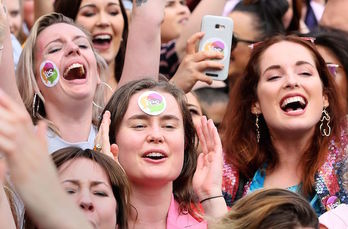 Defensoras del «Sí» celebran la victoria. (Paul FAITH / AFP)