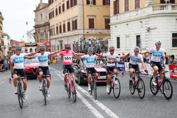 Sky taldea, Froome liderrarekin. (Luk BENIES/AFP)