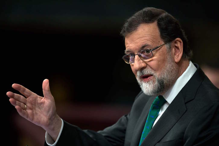 Rajoy ha respondido irónicamente a las palabras de Sánchez. (Oscar DEL POZO / AFP)