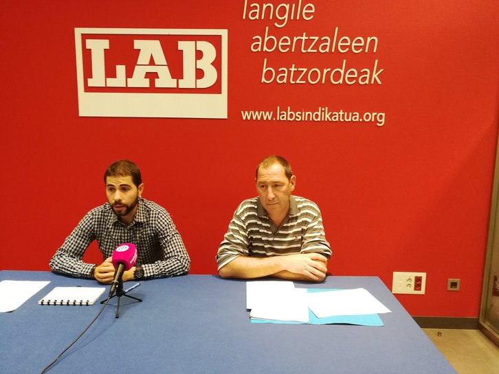 Imanol Karrera y Raúl Portillo han comparecido para criticar las ayudas a Volkswagen pactadas por UPN. (@MartxeloDiaz)