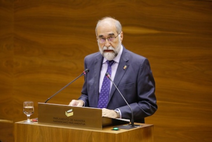 Domínguez ha anunciado un nuevo centro de urgencias en la zona norte de Iruñea. (PARLAMENTO DE NAFARROA)