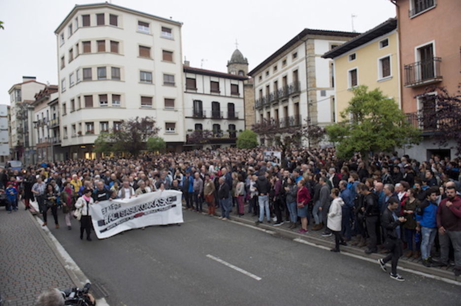 Elkarretaratzea egin behar zuten Altsasun, baina manifestazio bilakatu da. (Iñigo URIZ/FOKU)