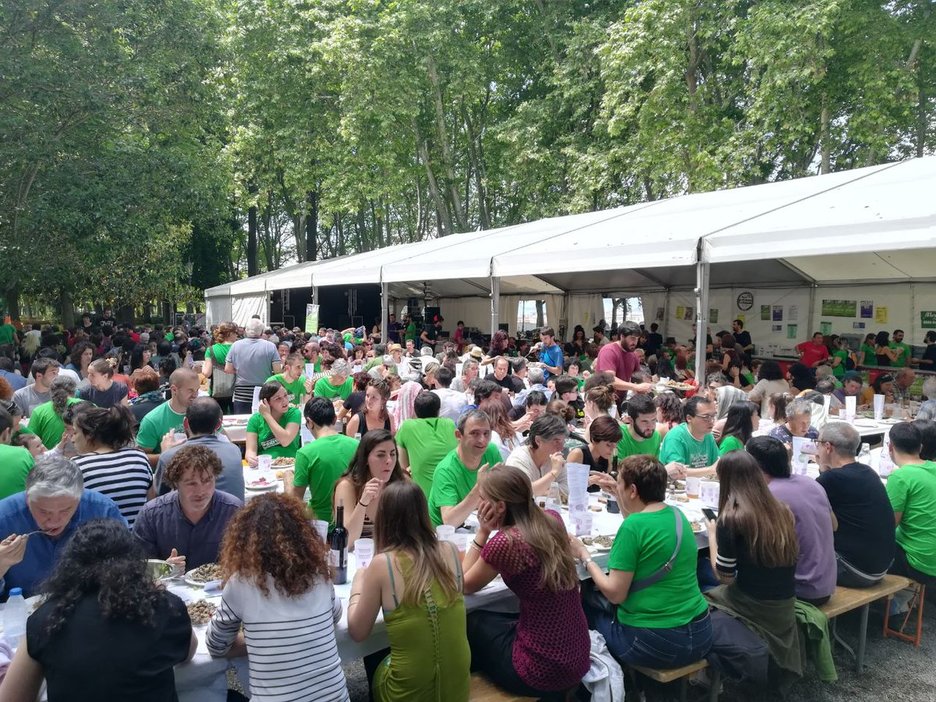 Giro onean bazkari garaian. (@labnafarroa) Giro onean bazkari garaian. (@labnafarroa)