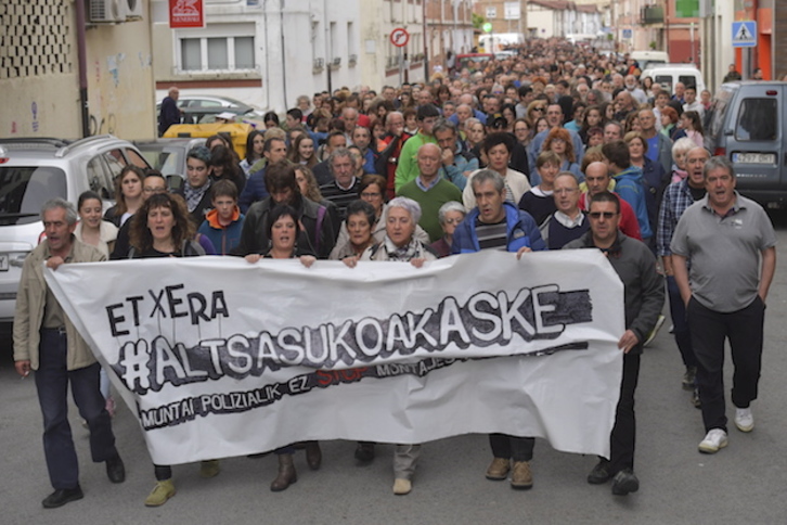 Manifestación por las calles de Altsasu. (Idoia ZABALETA / FOKU)
