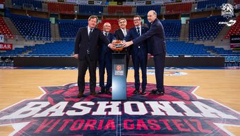 Baskonia, Lakua, la Diputación de Araba y el Ayuntamiento de Gasteiz han comparecido en el Buesa Arena. (@Baskonia)