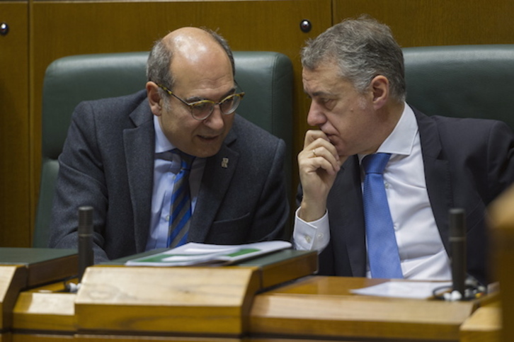 El consejero Darpón, junto al lehendakari Urkullu, en una imagen de archivo. (Juanan RUIZ/FOKU)