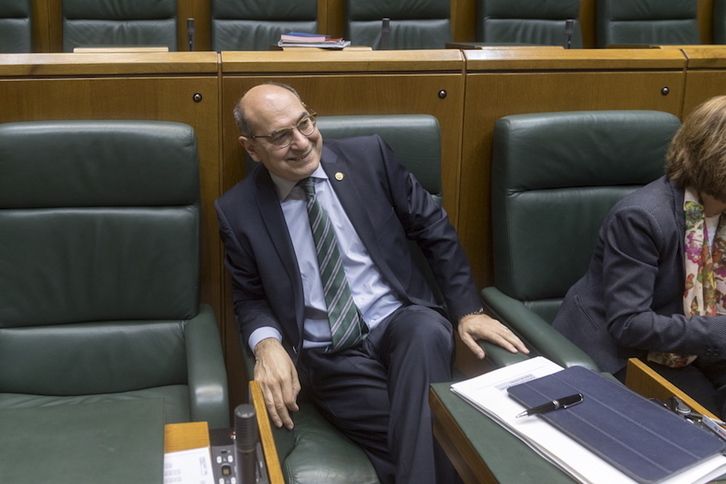Jon Darpón, hoy en el Parlamento de Gasteiz. (Juanan RUIZ/FOKU)