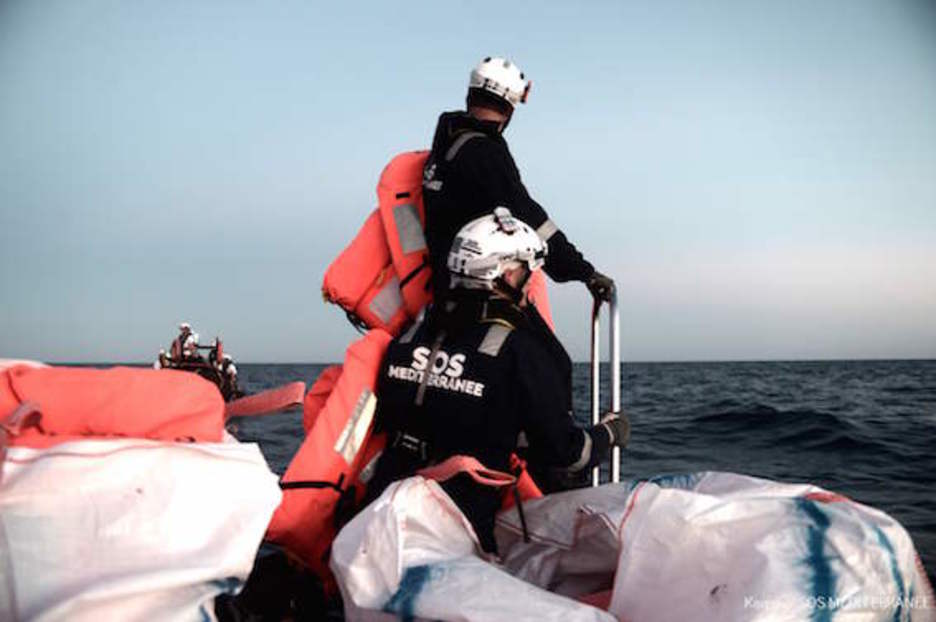 Miembros de la ONG SOS Mediterranee. (AFP)