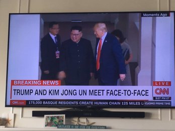 En la imagen el rótulo que hace referencia a la cadena humana. (Gure Esku Dago)