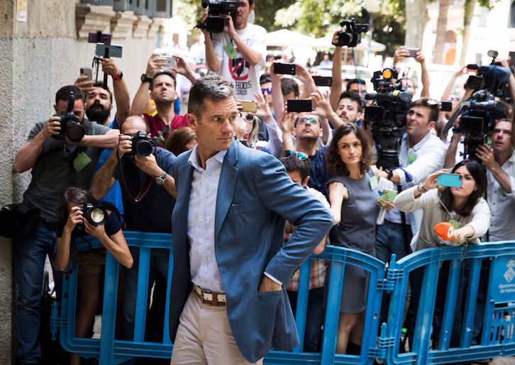 Iñaki Urdangarin ha llegado a la Audiencia de Palma en medio de una gran expectación mediática. (Jaime REINA/AFP)