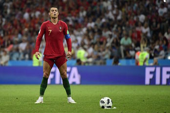 Cristiano Ronaldo, momentos antes de marcar su tercer gol. (Pierra-Philippe MARCOY / AFP)