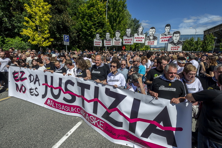 Marcha por los jóvenes de Altsasu en Iruñea. (Jaizki FONTANEDA / FOKU)