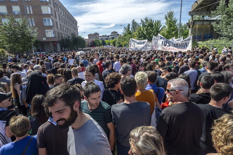 Las inmediaciones de El Sadar, a rebosar. (Jaizki FONTANEDA/FOKU) Las inmediaciones de El Sadar, a rebosar. (Jaizki FONTANEDA/FOKU)