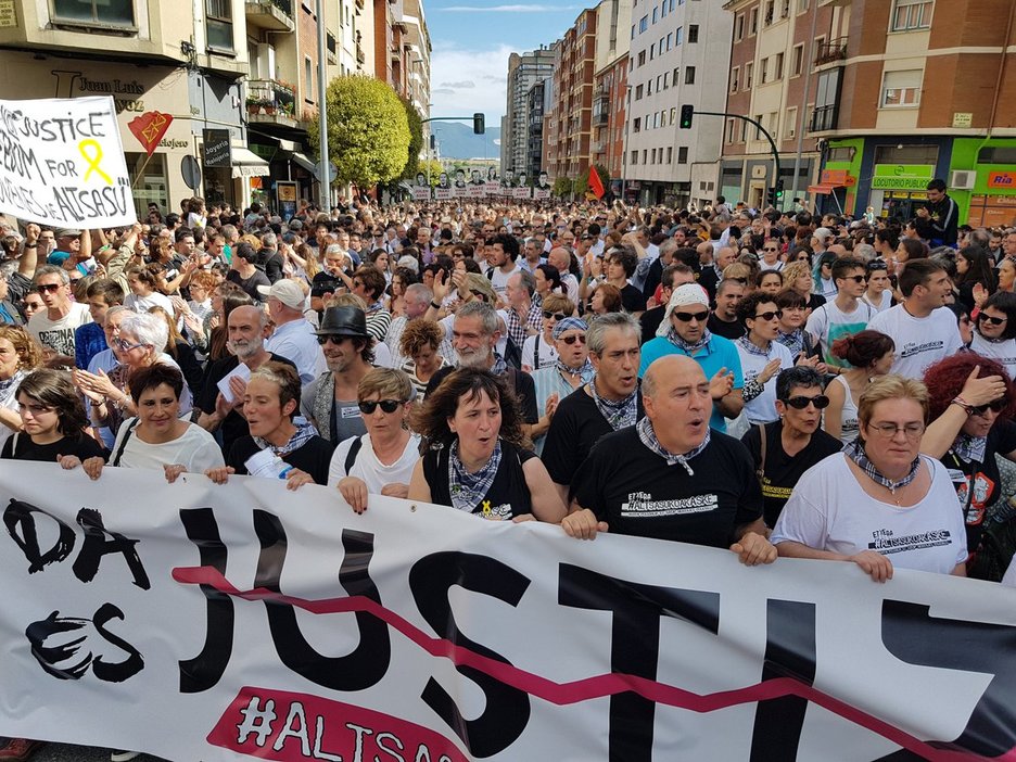 La manifestación ha abarrotado la Avenida Zaragoza. (@AltsasuGurasoak) La manifestación ha abarrotado la Avenida Zaragoza. (@AltsasuGurasoak)