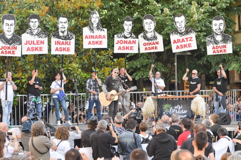Enrique Villarreal, ‘El Drogas’, en el acto final. (Idoia ZABALETA/FOKU) Enrique Villarreal, ‘El Drogas’, en el acto final. (Idoia ZABALETA/FOKU)