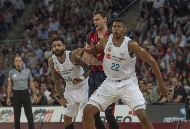 El choque ha tenido una gran intensidad física. (Juanan RUIZ / FOKU)